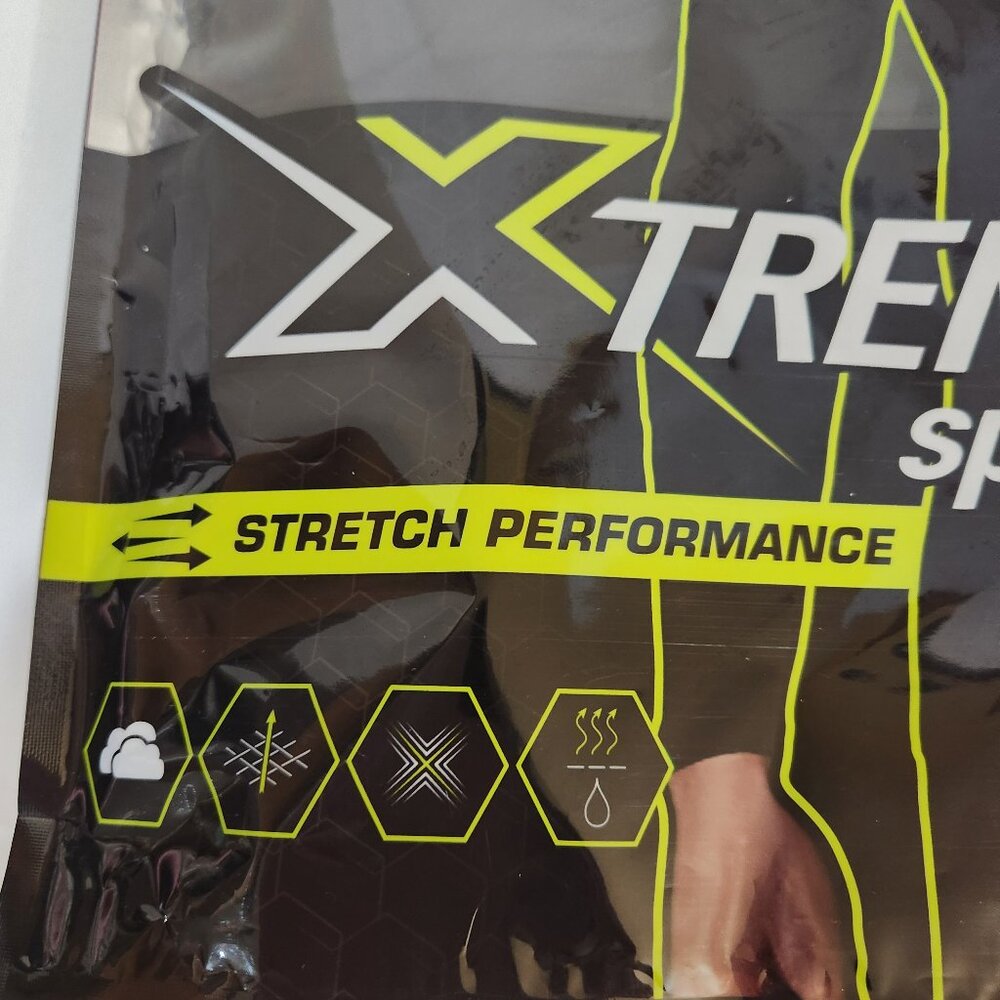 New in Unopened Package Extreme Sport Performance 1 Set of Base Layer Size M